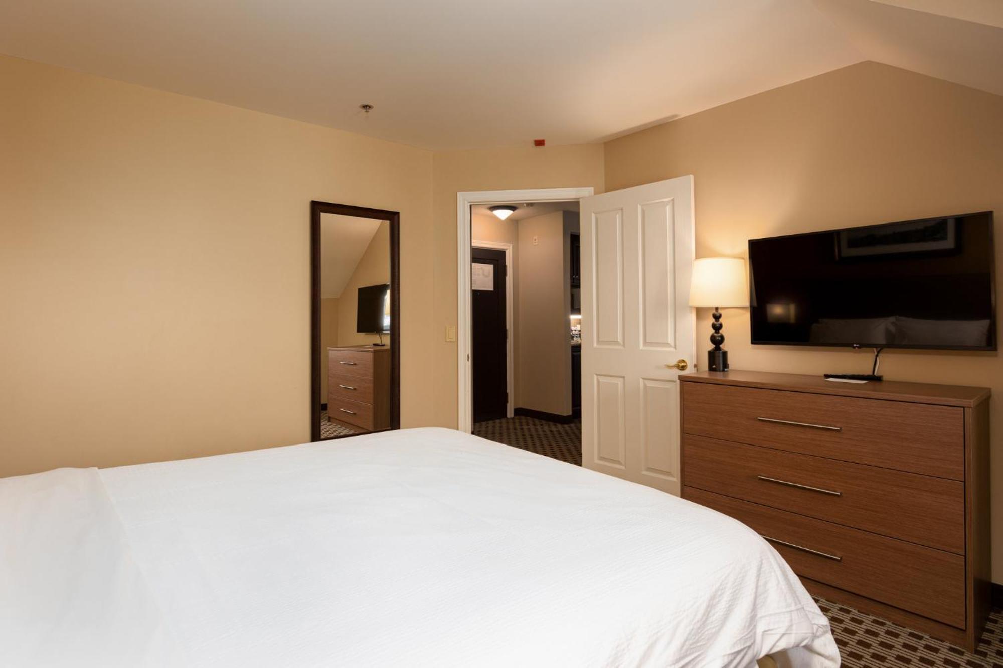 Holiday Inn Express & Suites Tremblant By Ihg Mont-Tremblant Exteriör bild