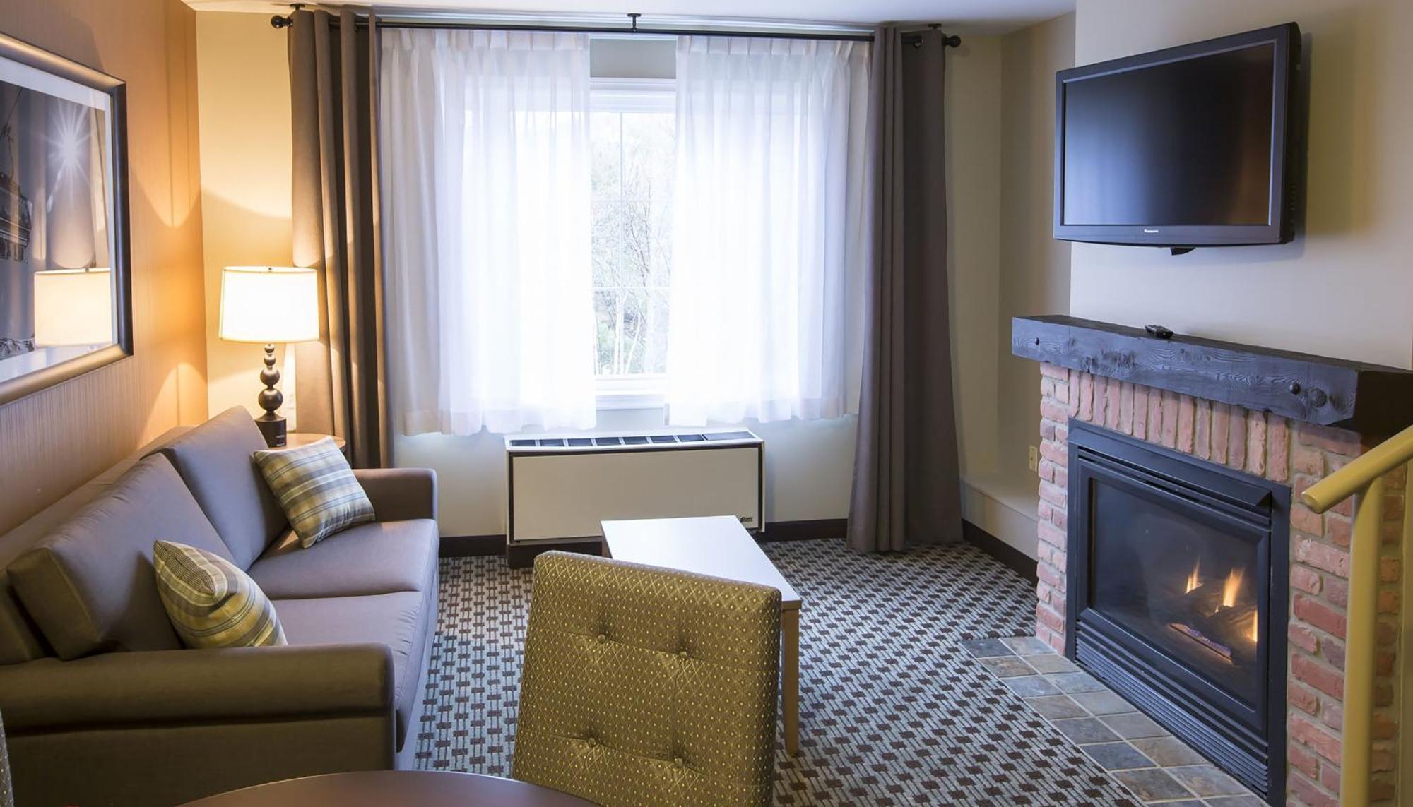 Holiday Inn Express & Suites Tremblant By Ihg Mont-Tremblant Exteriör bild