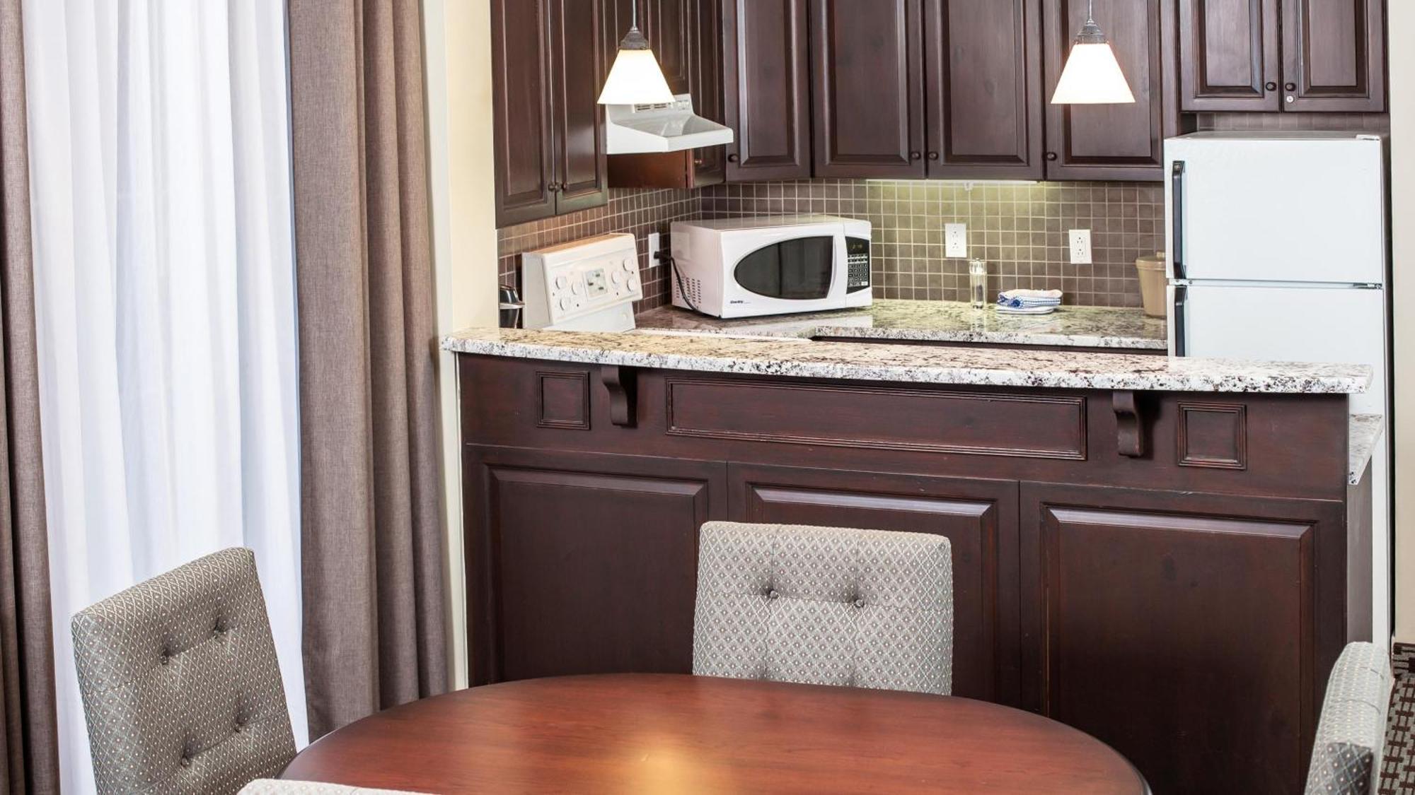 Holiday Inn Express & Suites Tremblant By Ihg Mont-Tremblant Exteriör bild