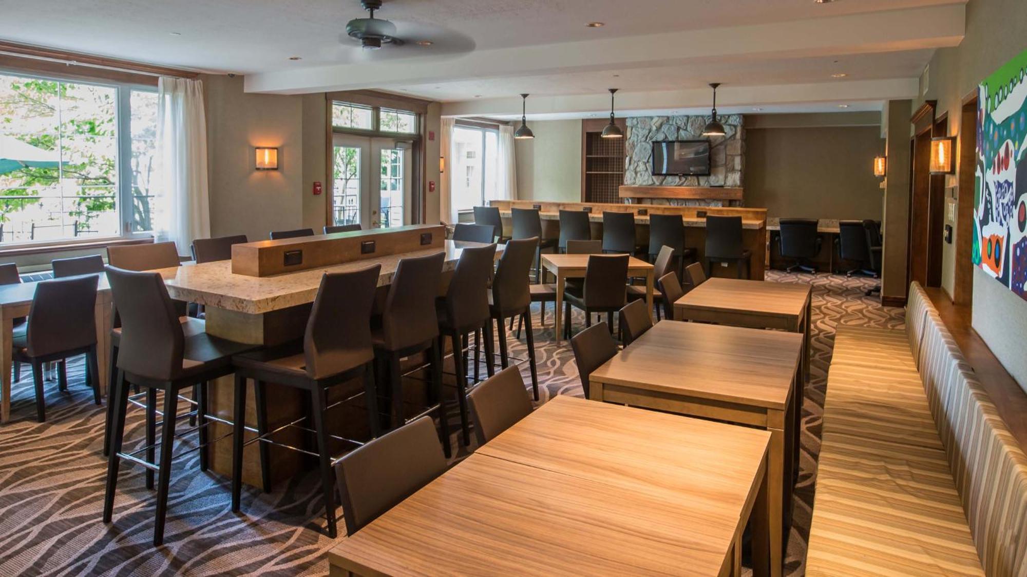 Holiday Inn Express & Suites Tremblant By Ihg Mont-Tremblant Exteriör bild