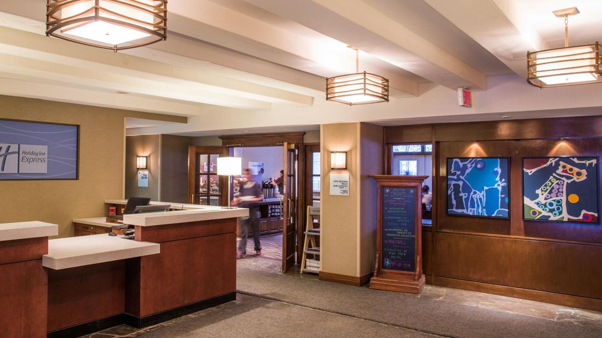 Holiday Inn Express & Suites Tremblant By Ihg Mont-Tremblant Exteriör bild