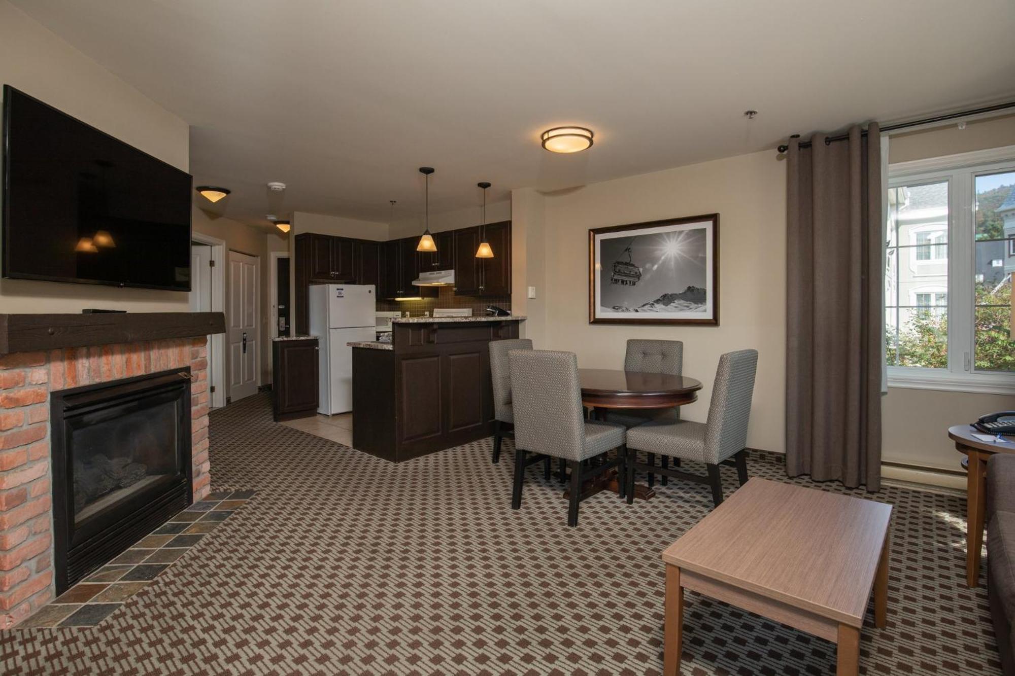 Holiday Inn Express & Suites Tremblant By Ihg Mont-Tremblant Exteriör bild