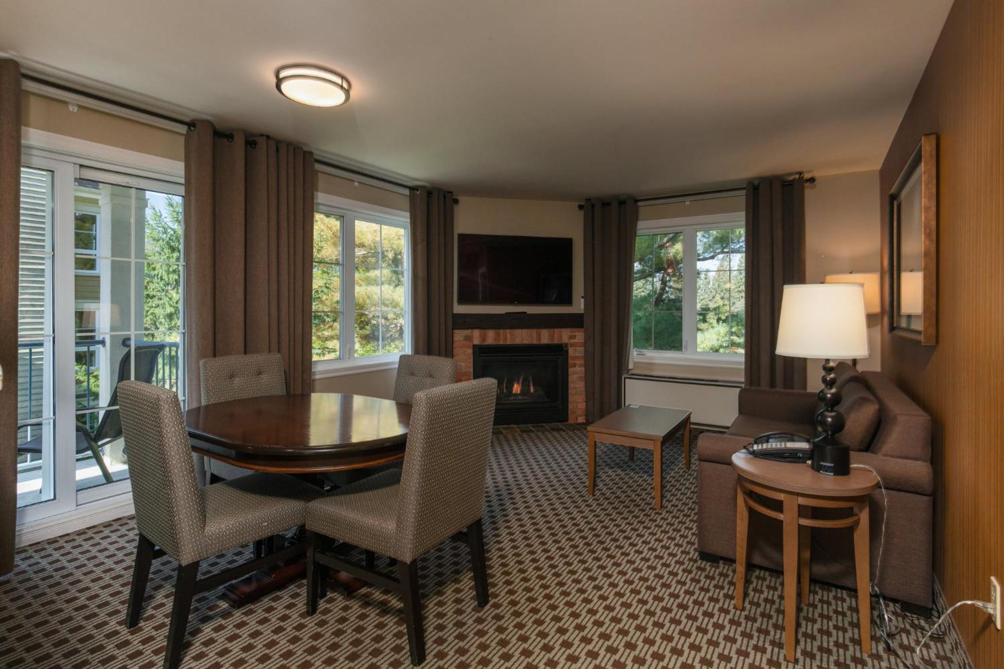 Holiday Inn Express & Suites Tremblant By Ihg Mont-Tremblant Exteriör bild