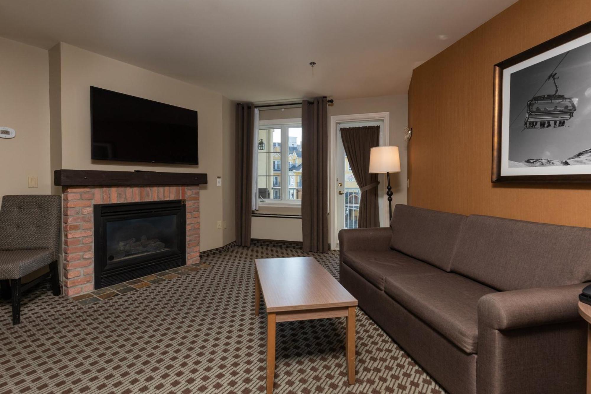 Holiday Inn Express & Suites Tremblant By Ihg Mont-Tremblant Exteriör bild